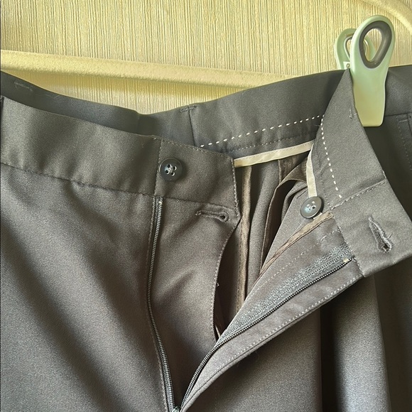 Van Heusen Cuffed Navy Dress Pants 38x32 - Picture 2 of 4